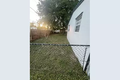 700 N 68th Way, Hollywood, FL 33024 - Photo 15