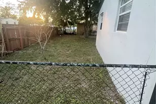 700 N 68th Way, Hollywood, FL 33024 - Photo 15