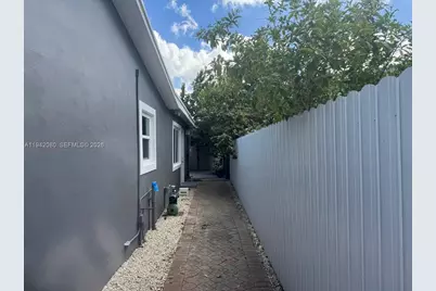 412 W 15th St, Hialeah, FL 33010 - Photo 43