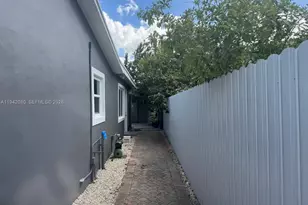 412 W 15th St, Hialeah, FL 33010 - Photo 43