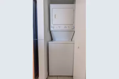 325 S Biscayne Blvd #2215, Miami, FL 33131 - Photo 5