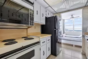 301 174th St, Sunny Isles Beach, FL 33160 - Photo 15