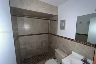 5800 W 18th Ave, Hialeah, FL 33012 - Photo 13