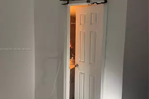 9421 Fontainebleau Blvd, Miami, FL 33172 - Photo 9