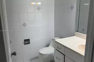 9421 Fontainebleau Blvd, Miami, FL 33172 - Photo 11