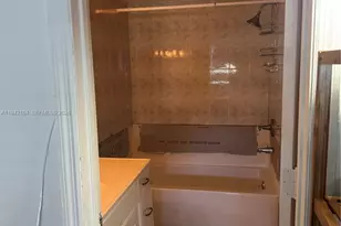 9421 Fontainebleau Blvd, Miami, FL 33172 - Photo 13