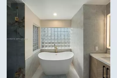 12585 SW 9th Pl, Davie, FL 33325 - Photo 27