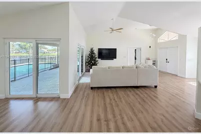 12585 SW 9th Pl, Davie, FL 33325 - Photo 7