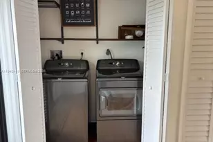 9315 SW 44th St, Miami, FL 33165 - Photo 15