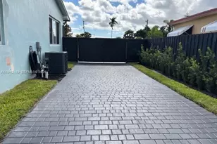 9315 SW 44th St, Miami, FL 33165 - Photo 17