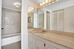 600 NE 36th St, Miami, FL 33137 - Photo 17