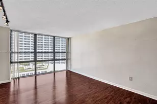 600 NE 36th St, Miami, FL 33137 - Photo 15