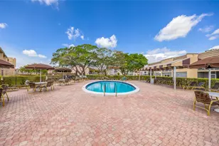 9121 Sunrise Lakes Blvd, Sunrise, FL 33322 - Photo 5