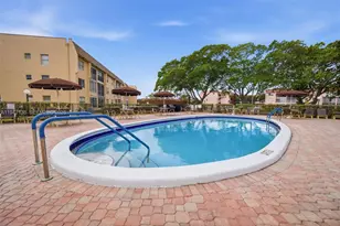 9121 Sunrise Lakes Blvd, Sunrise, FL 33322 - Photo 17