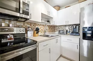 9121 Sunrise Lakes Blvd, Sunrise, FL 33322 - Photo 7