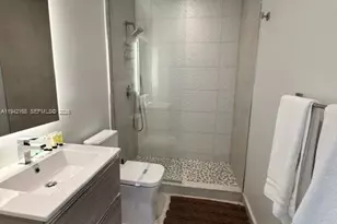 239 SW 9th St, Miami, FL 33130 - Photo 5