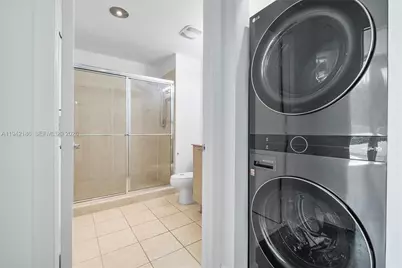 350 NE 24th St #505, Miami, FL 33137 - Photo 29