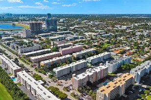 301 NE 14th Ave, Hallandale Beach, FL 33009 - Photo 31