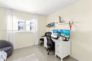 301 NE 14th Ave, Hallandale Beach, FL 33009 - Photo 19