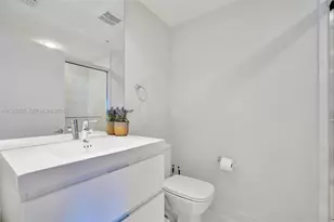 17301 Biscayne Blvd, North Miami Beach, FL 33160 - Photo 31