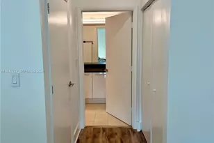 90 SW 3rd St, Miami, FL 33130 - Photo 9