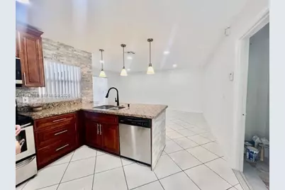 300 SW 100th Ave, Pembroke Pines, FL 33025 - Photo 5