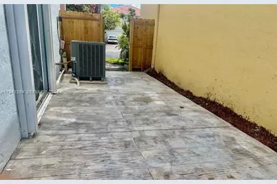 300 SW 100th Ave, Pembroke Pines, FL 33025 - Photo 37