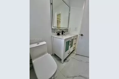 300 SW 100th Ave, Pembroke Pines, FL 33025 - Photo 23