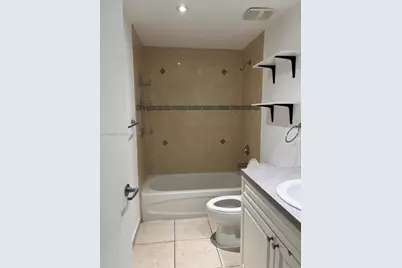 1 Glen Royal Pkwy #913, Miami, FL 33125 - Photo 11