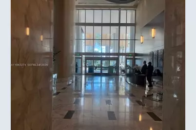 185 SW 7th St #1502, Miami, FL 33130 - Photo 3