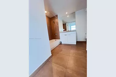 7744 Collins Ave #17, Miami Beach, FL 33141 - Photo 11