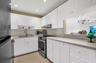 5911 NE 14th Ln, Fort Lauderdale, FL 33334 - Photo 11