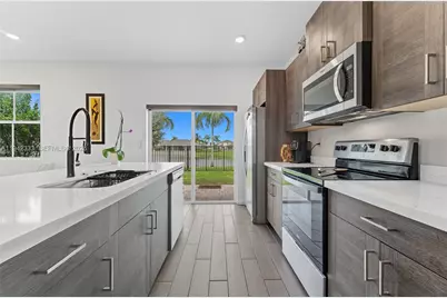 805 SE 18th St, Homestead, FL 33034 - Photo 9