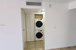 8005 Lake Dr, Doral, FL 33166 - Photo 17