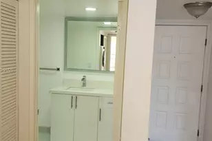 8005 Lake Dr, Doral, FL 33166 - Photo 15