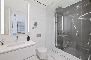 300 S Biscayne Blvd Way, Miami, FL 33131 - Photo 15