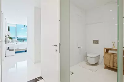 300 S Biscayne Blvd Way #403, Miami, FL 33131 - Photo 21