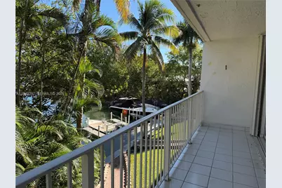 16531 NE 35th Ave #201, North Miami Beach, FL 33160 - Photo 3