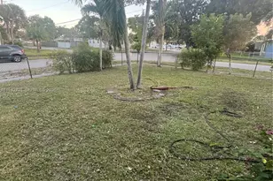 700 N 68th Way, Hollywood, FL 33024 - Photo 13