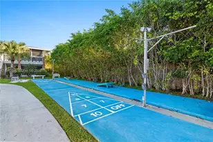 2541 NE 11th St, Pompano Beach, FL 33062 - Photo 11