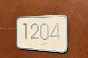 31 SE 5th St, Miami, FL 33131 - Photo 9