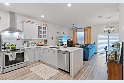 3304 W 92nd Pl, Hialeah, FL 33018 - Photo 9