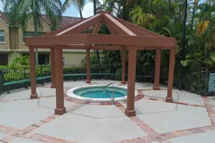 18328 NW 68th Ave, Hialeah, FL 33015 - Photo 25