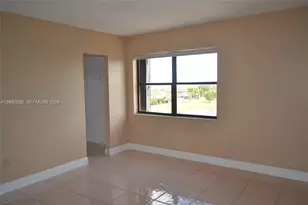 10155 NW 9th St Cir, Miami, FL 33172 - Photo 9