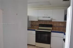 10155 NW 9th St Cir, Miami, FL 33172 - Photo 7