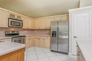 19340 NW 8th St, Pembroke Pines, FL 33029 - Photo 9