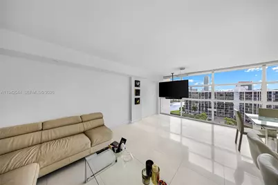 600 Parkview Dr #1114, Hallandale Beach, FL 33009 - Photo 5