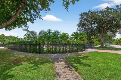 395 NW 124th St, North Miami, FL 33168 - Photo 17