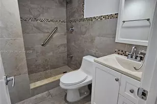 7135 Collins Ave, Miami Beach, FL 33141 - Photo 15