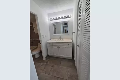 7135 Collins Ave #1011, Miami Beach, FL 33141 - Photo 13